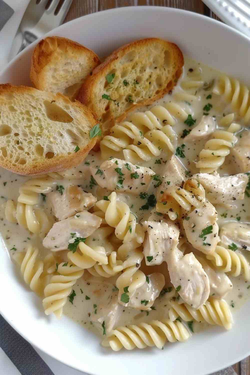 Creamy Crockpot Chicken Alfredo