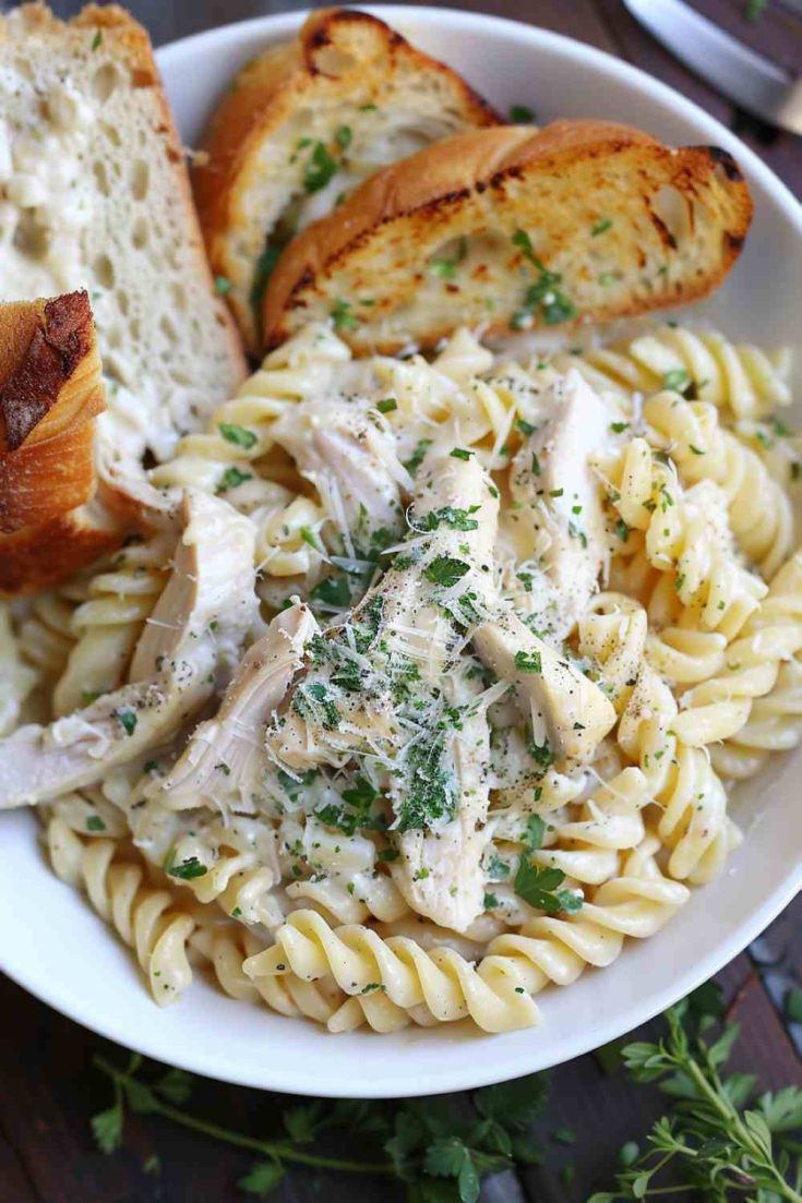 Creamy Crockpot Chicken Alfredo