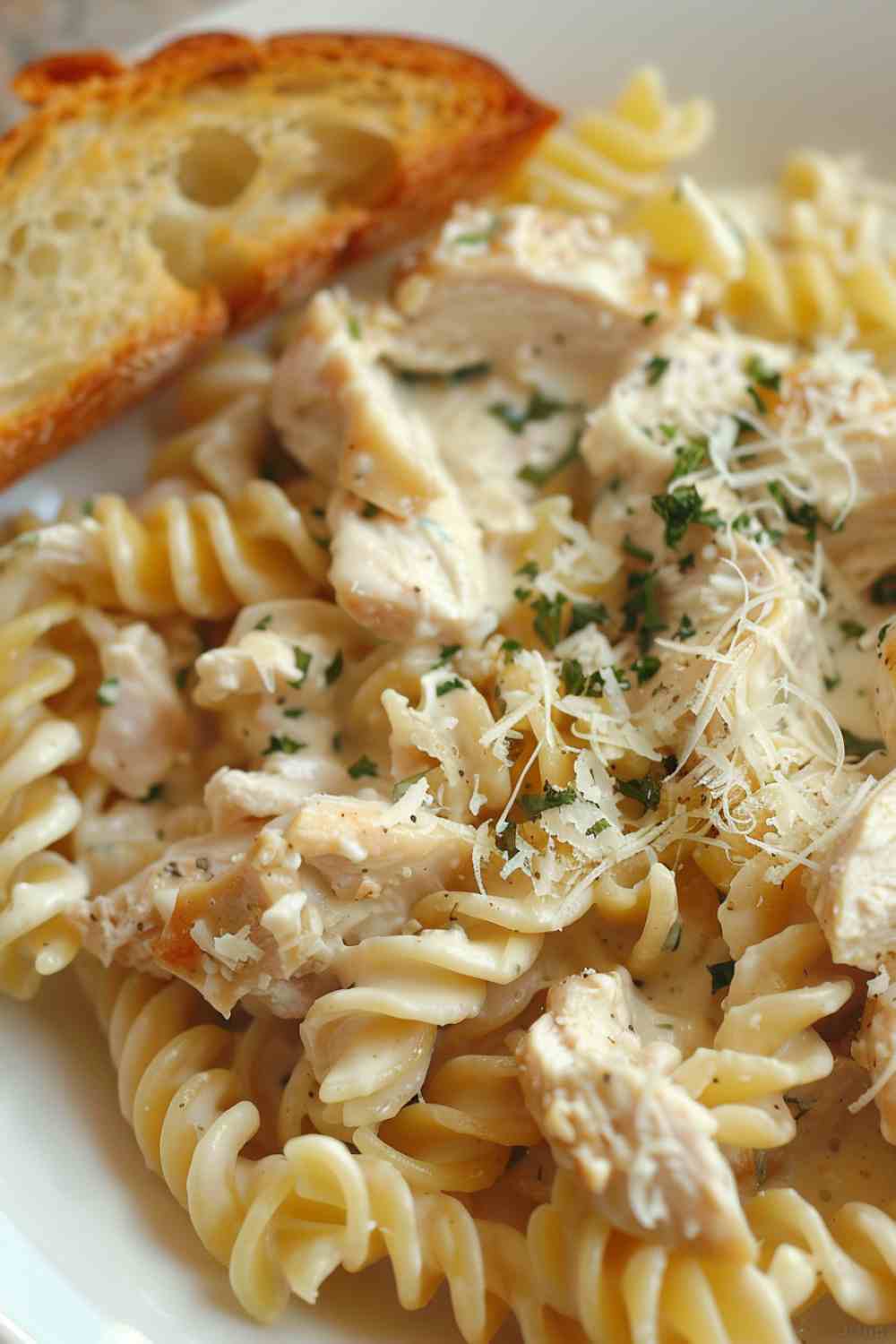 Creamy Crockpot Chicken Alfredo